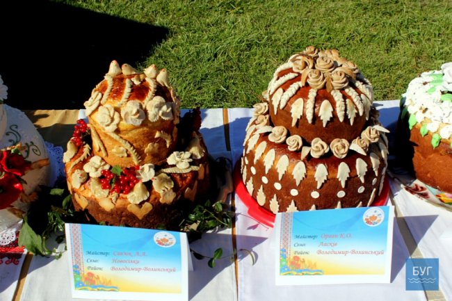 До Володимира привезли короваї з усієї області. ФОТО