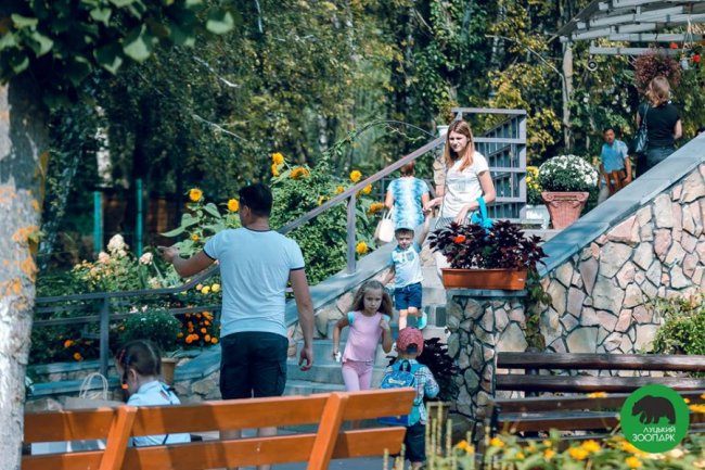 Як у Луцькому зоопарку розважалися школярі. ФОТО