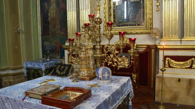 Митрополит Михаїл дарував жінкам квіти на Благовіщення. ФОТО 