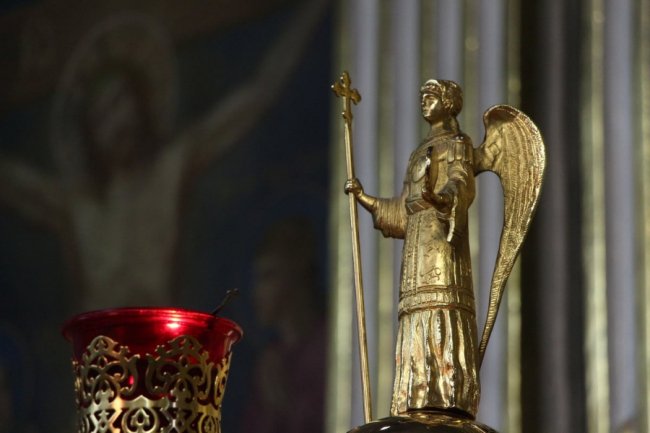 Митрополит Михаїл дарував жінкам квіти на Благовіщення. ФОТО 