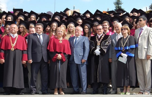 Як вручали дипломи магістрам Східноєвропейського університету. ФОТО