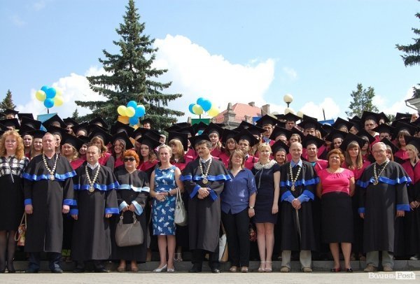 Як вручали дипломи магістрам Східноєвропейського університету. ФОТО