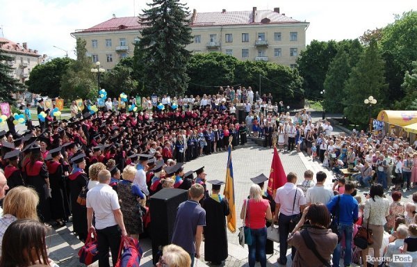 Як вручали дипломи магістрам Східноєвропейського університету. ФОТО