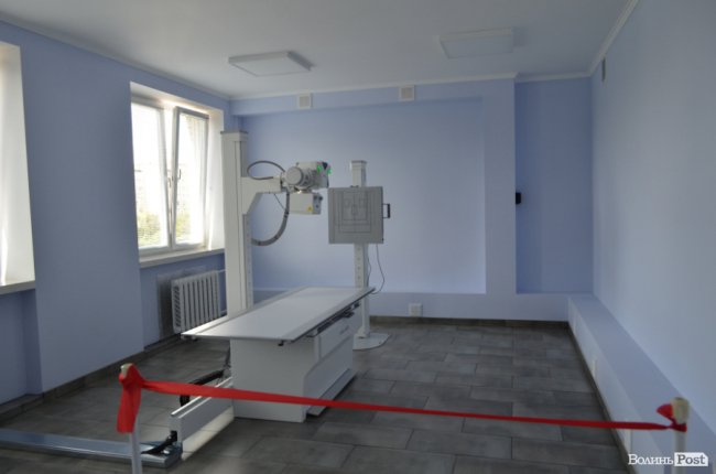 Луцькій поліклініці замість древнього рентгену купили новий. ФОТО
