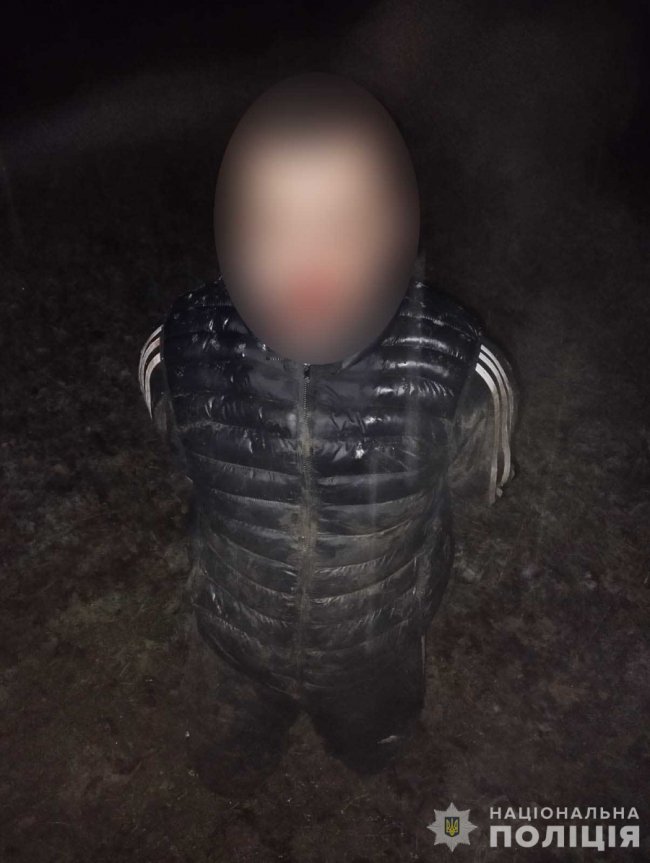 Погрожували зброєю і мали при собі наркотики: на Волині припинили незаконну діяльність злочинної групи