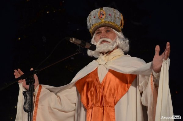 У Луцьку запалили новорічну ялинку. ФОТО