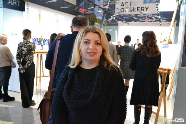 У Луцьку відкрили фотовиставку про «нечоловічі» та «нежіночі» професії. ФОТО