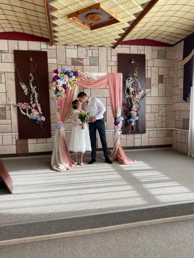 Кохання під час війни: у Нововолинську одружилася 21 пара. ФОТО 