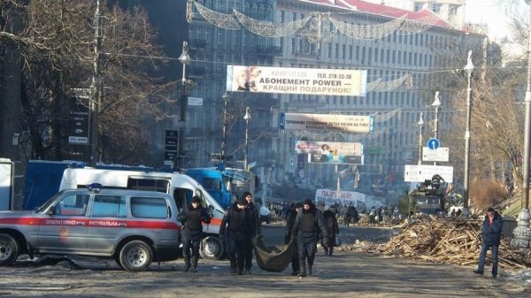 «Зворотній бік» Грушевського: військова техніка і міліція. ФОТО