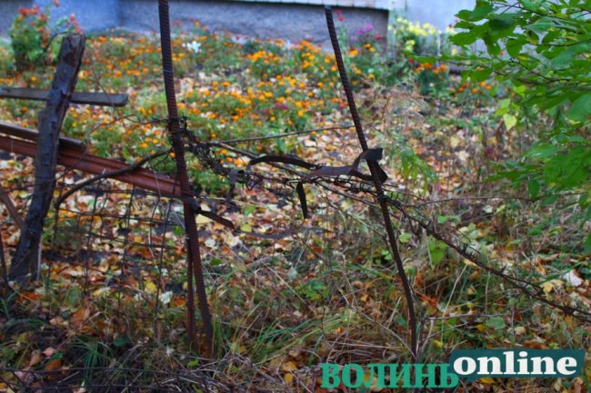 У Луцьку муніципали знесли незаконні паркани. ФОТО