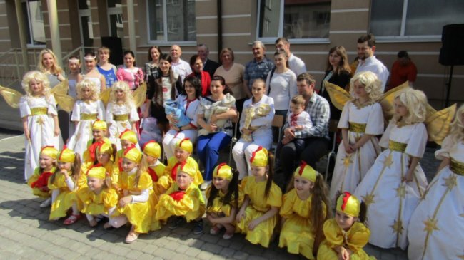 Перша трійня на Волині: виписку з пологового перетворили на шоу