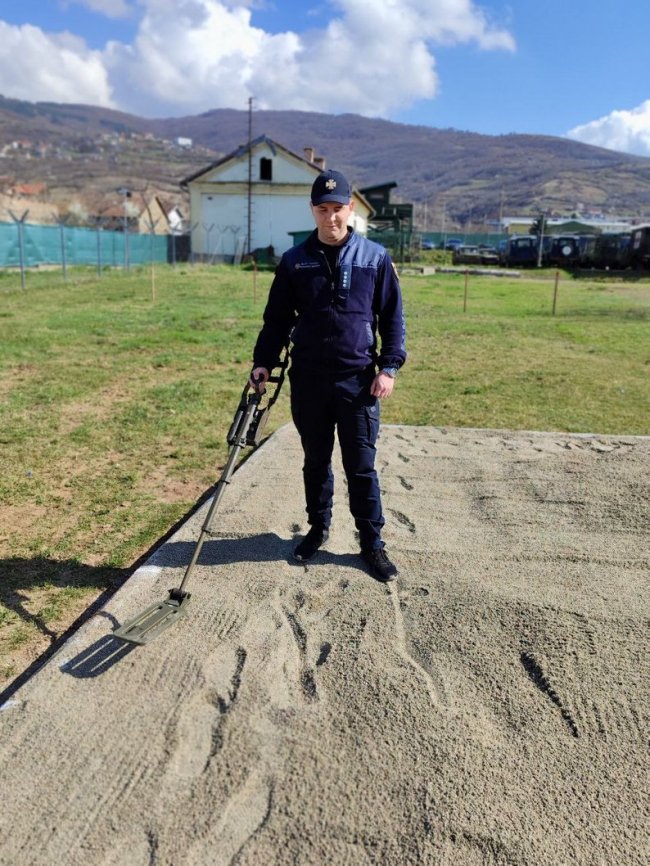 Волинські піротехніки навчалися знешкоджувати вибухонебезпечні предмети у Сербії
