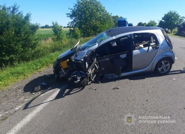 Постраждали п’ятеро людей, четверо із них – у лікарні: шукають свідків ДТП, яка сталася поблизу Луцька