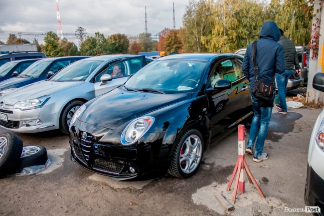 Від і до: скільки коштують машини на луцькому авторинку. ФОТО