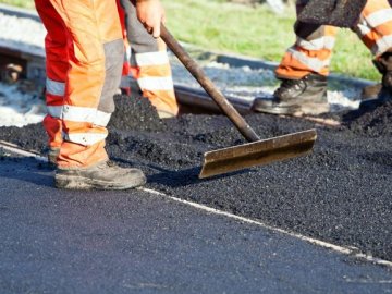 Селищна рада на Волині скасувала договір на ремонт дороги