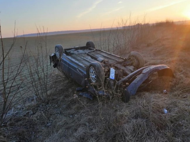 Волинянин злетів у кювет на трасі Луцьк-Устилуг. ФОТО