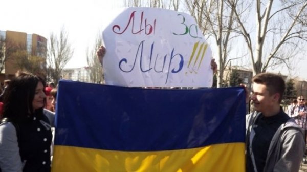 У Луганську вийшли на мітинг за єдність України. ФОТО