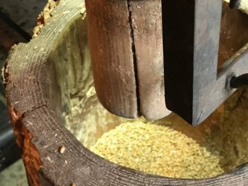 Сама товче кутю: на Волині родина зберігає механізовану ступу