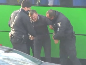 Водія маршрутки, якого у Луцьку затримали поліцейські, притягнуть до відповідальності за трьома статтями