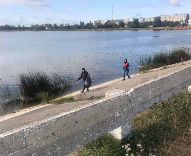 Небайдужі волиняни прибрали берег Турії 