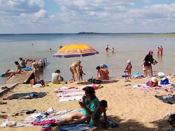 Літній «бум» на волинських озерах під час епідемії COVID-19: що кажуть в ОДА