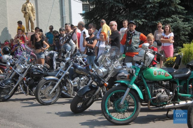 Рев моторів і вражаючі трюки: на Волині з'їхалися байкери. ФОТО