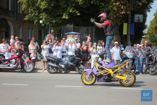 Рев моторів і вражаючі трюки: на Волині з'їхалися байкери. ФОТО