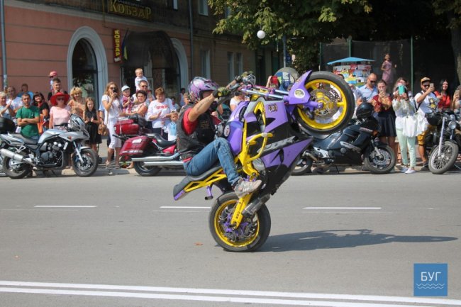 Рев моторів і вражаючі трюки: на Волині з'їхалися байкери. ФОТО