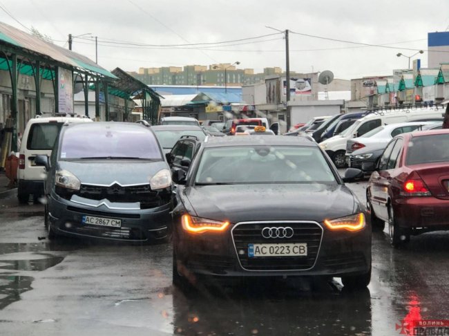 У Луцьку не розминулись дві іномарки. ФОТО