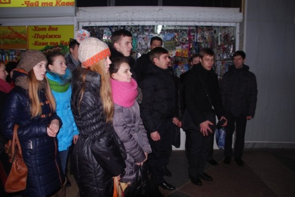 На луцькому автовокзалі влаштували флешмоб. ФОТО. ВІДЕО