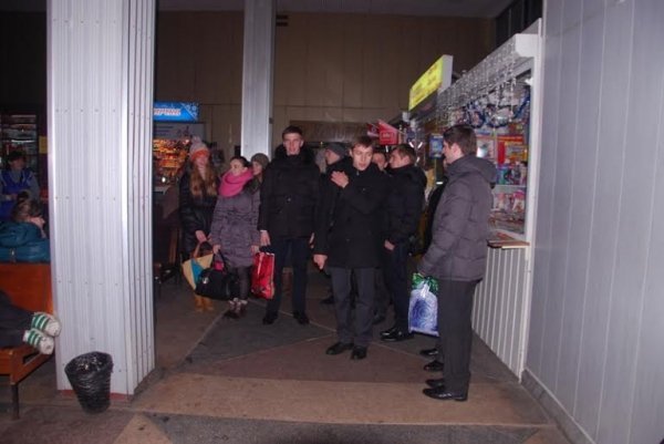 На луцькому автовокзалі влаштували флешмоб. ФОТО. ВІДЕО