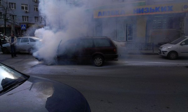 У Харкові посеред дороги згоріло авто. ФОТО