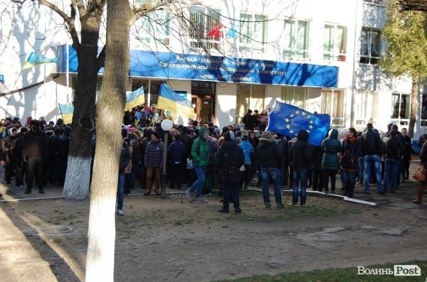 Другий день Нового Майдану у Луцьку. ФОТО