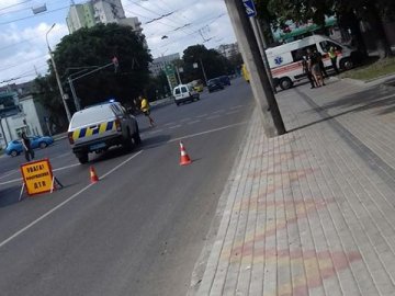 На Рівненській у Луцьку автомобіль збив людину