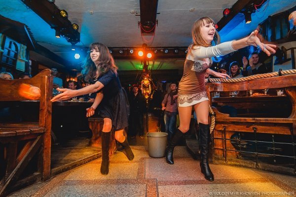 Як у Луцьку під час «Вечірки.UA» відбувалися «вибори». ФОТО