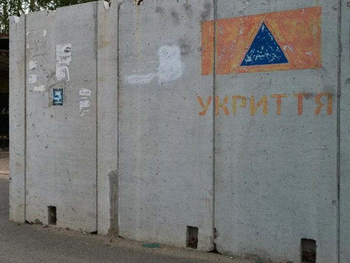 Зеленський закликав українців користуватися укриттями: путін стає слабким і може посилювати удари