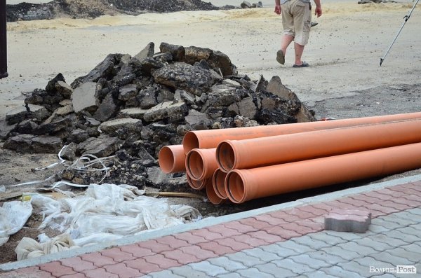 «Рейвах» біля вокзалу у Луцьку: шум, сміття, невиховані маршрутники. ФОТО 