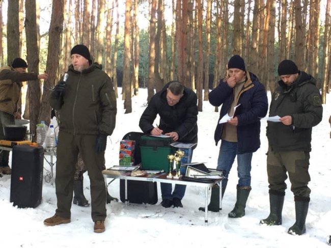 На волинському озері рибалки змагалися за першість у підльодному лові. ФОТО