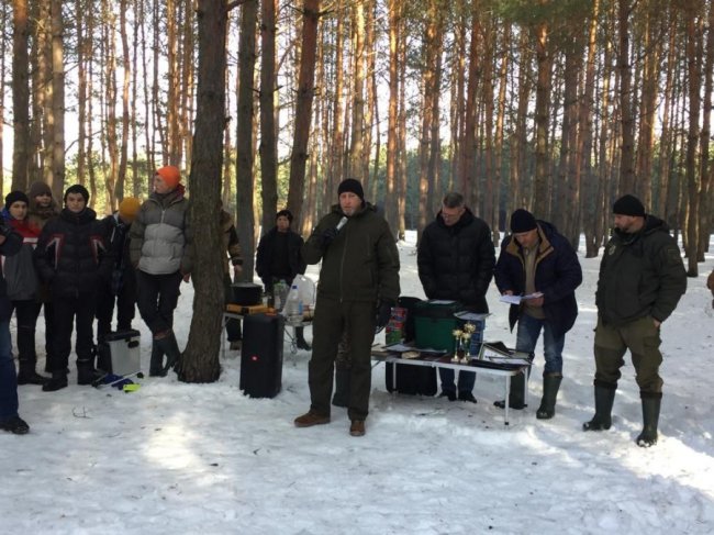 На волинському озері рибалки змагалися за першість у підльодному лові. ФОТО