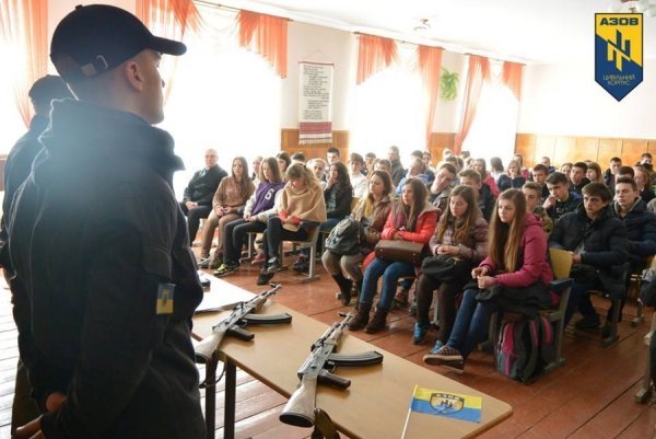 Цивільний корпус навчав бойової підготовки луцьких старшокласників