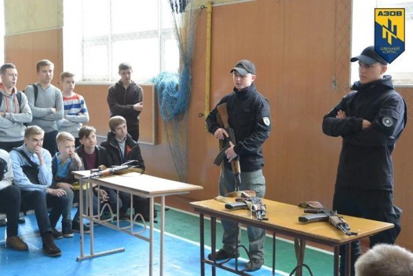 Цивільний корпус навчав бойової підготовки луцьких старшокласників