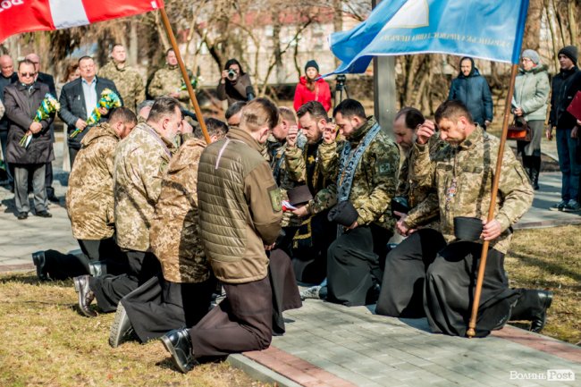 У Луцьку ходою і молитвами вшанували мужність та героїзм добровольців. ФОТО