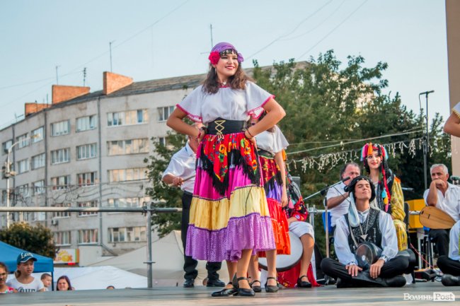 Як колоритні іноземці фестивалили у центрі Луцька. ФОТО