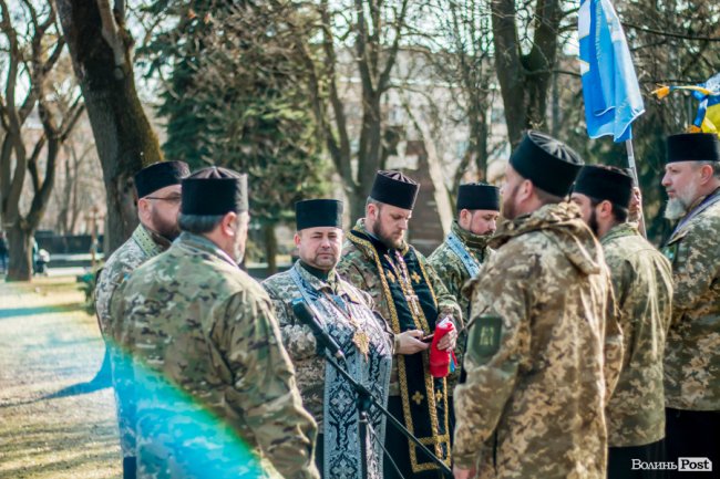 У Луцьку ходою і молитвами вшанували мужність та героїзм добровольців. ФОТО
