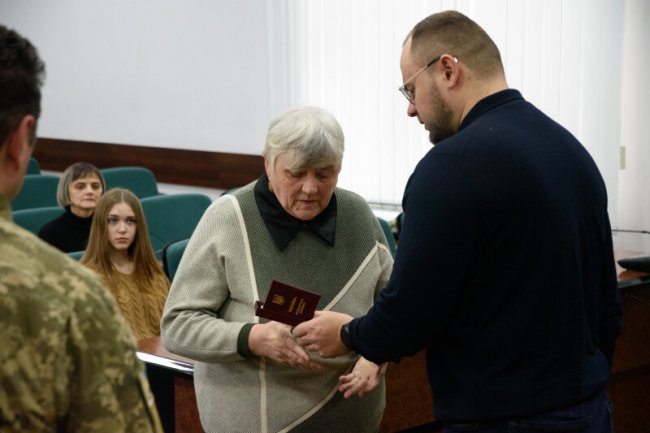 У Луцьку вручили державні нагороди родинам загиблих захисників. ФОТО