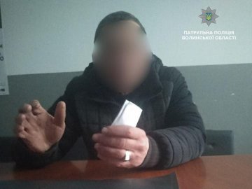 У центрі Луцька неадекват погрожував людям вбивством