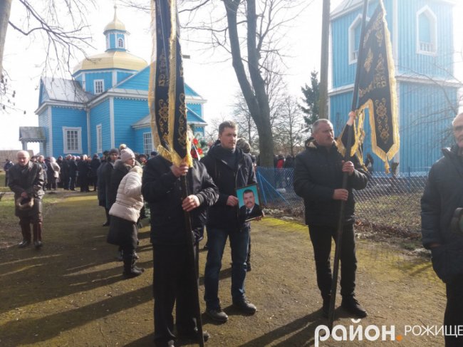 Директора волинської школи провели в останню дорогу. ФОТО