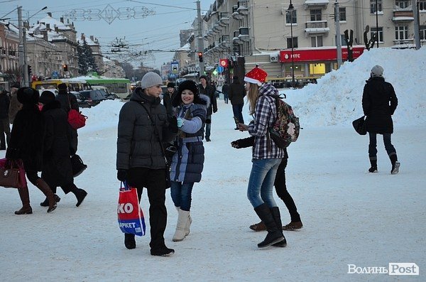 Центр Луцька окупували більше півсотні «Миколаїв». ФОТО