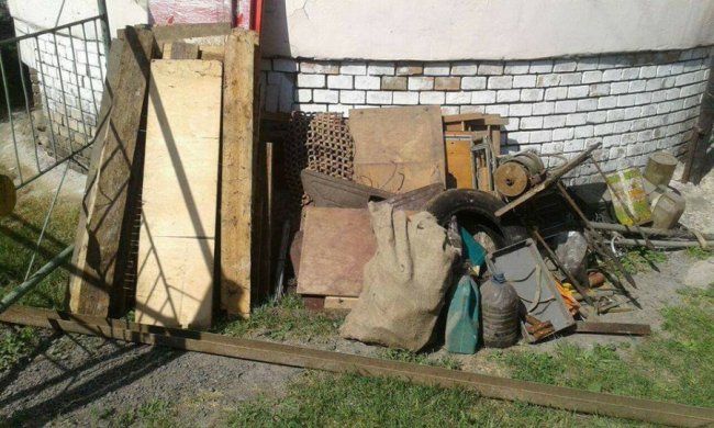 У Луцьку муніципали продовжують зносити «незаконні» гаражі. ФОТО