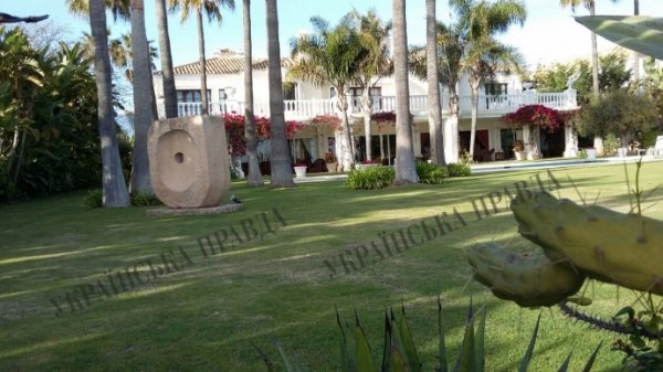 З сусідом дружи, а тин городи: Путін та Порошенко виявились сусідами. ФОТО